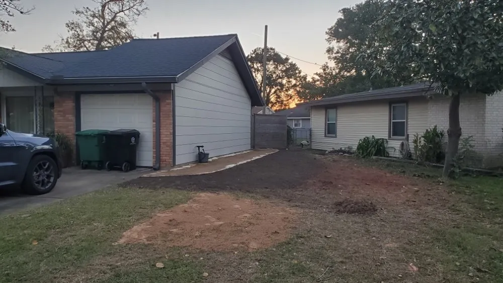 Custom landscape design in Brookshire, TX by Ludka Services