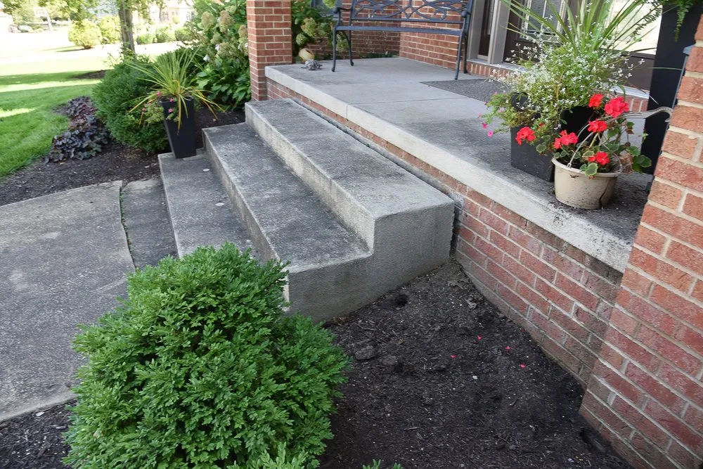 Top-rated lawn mowing service experts serving Champaign, IL - Ludwig Bros