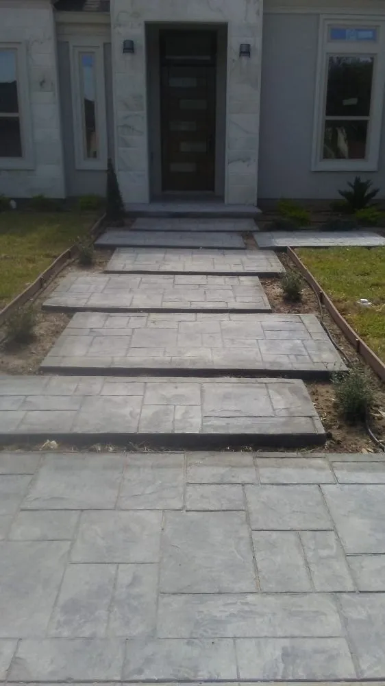 Expert landscaping services experts serving Santa Rosa Beach, FL - Luebano Lawn Service