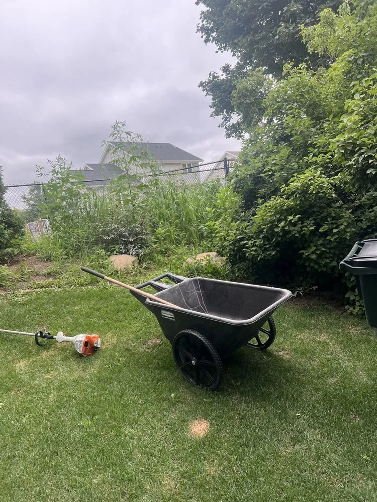 Custom residential landscaping in Cedar Rapids, IA by Lueda lawn care