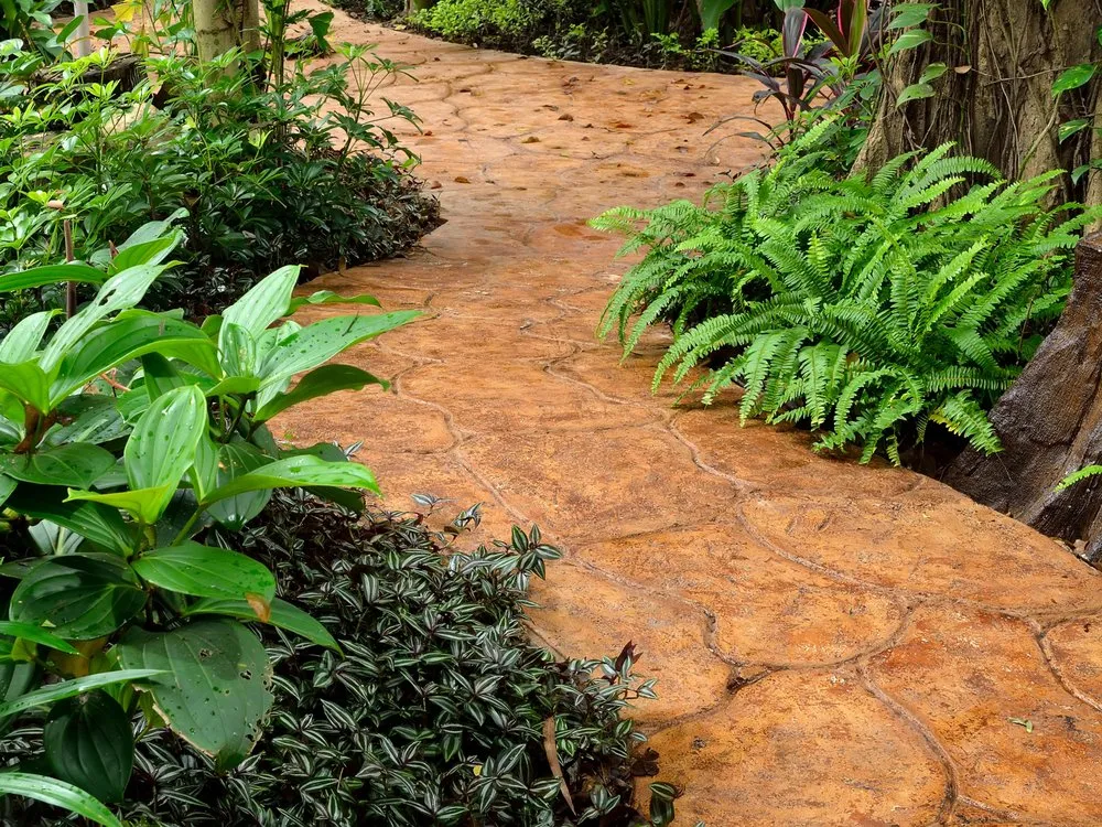 Top-rated garden landscaping in Belleview, FL by Lugo Lawn Maintenance and Landscaping