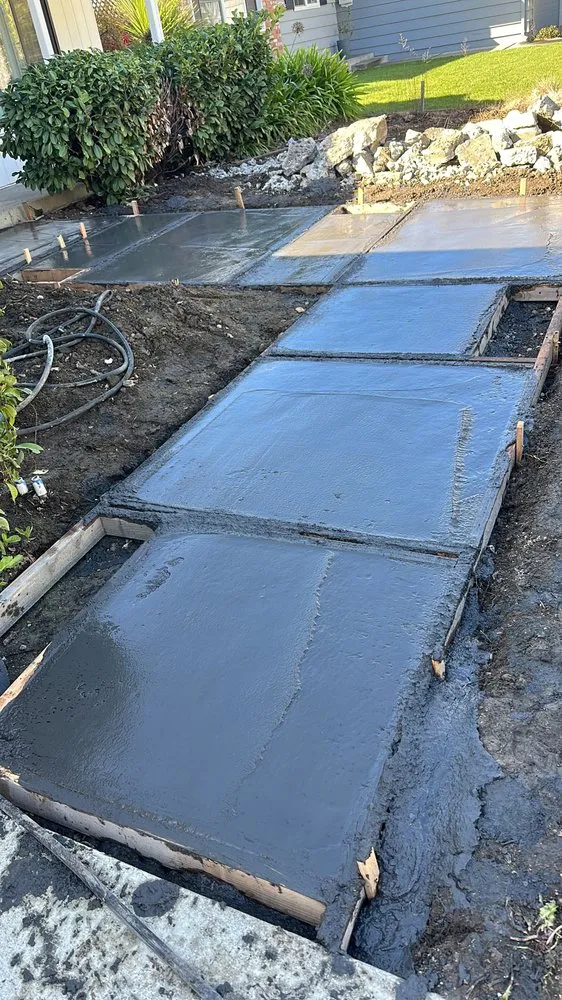 Trusted lawn mowing service with custom design across San José, CA - Lugos Gardens