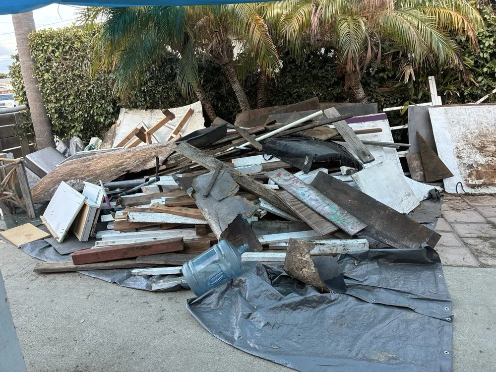 Custom lawn mowing service for beautiful yards in San Diego, CA by Luis Junk Removal and Landscape