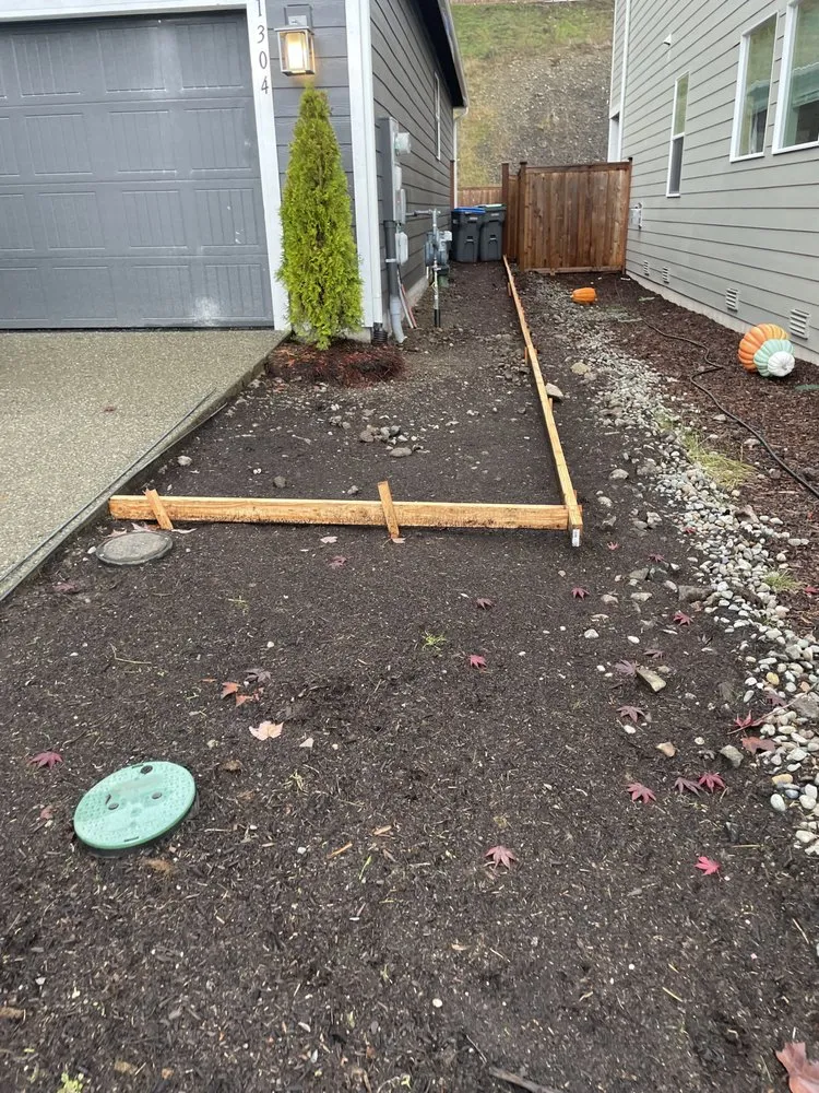 Professional yard cleanup service in Bremerton, WA by Luis Landscaping