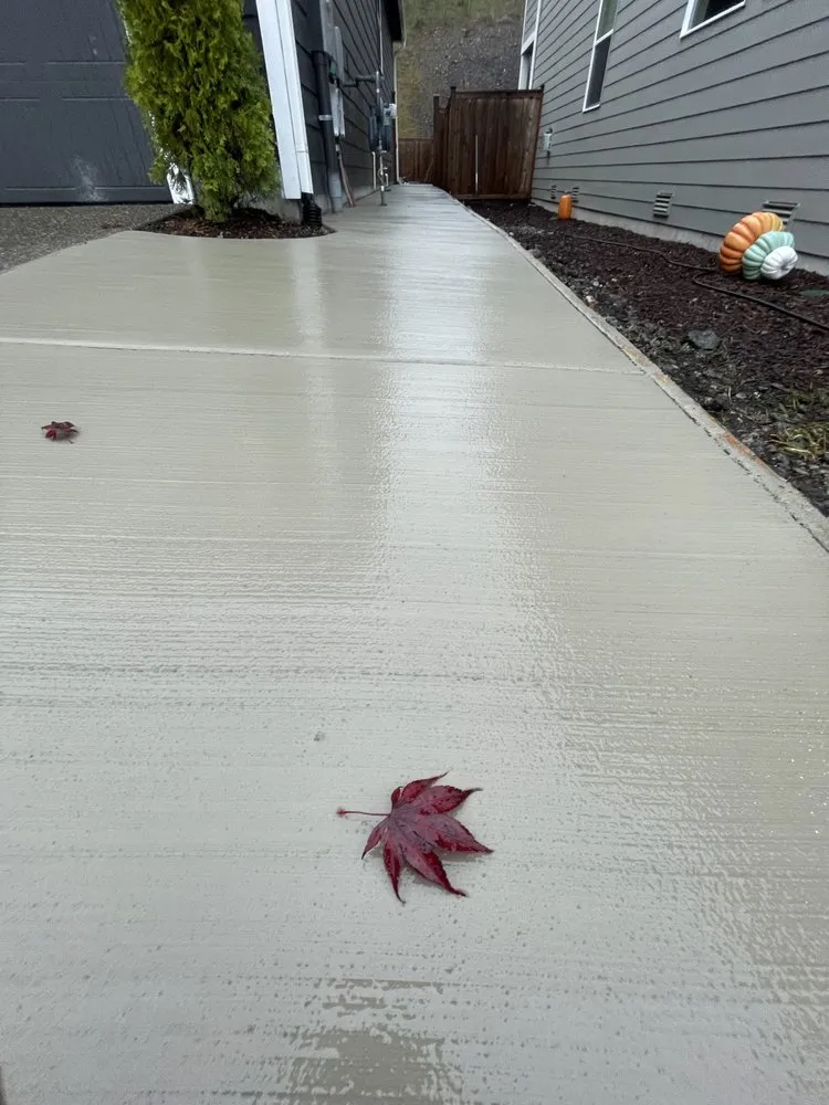 Custom outdoor landscaping experts serving Bremerton, WA - Luis Landscaping