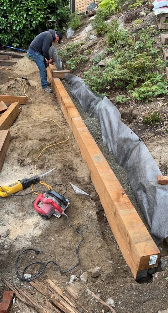 Trusted yard cleanup service in Lynnwood, WA by Luis Landscaping Llc