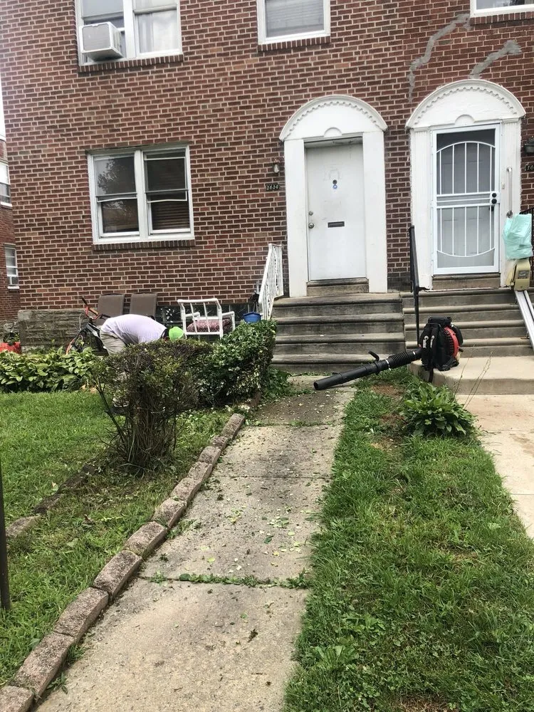 Custom lawn mowing service experts serving Philadelphia, PA - Luis Landscaping