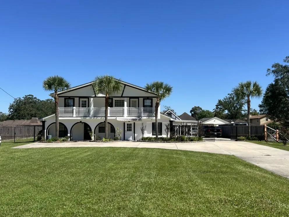 Local garden landscaping with custom design across Gretna, LA - Luis Lawn Care Services