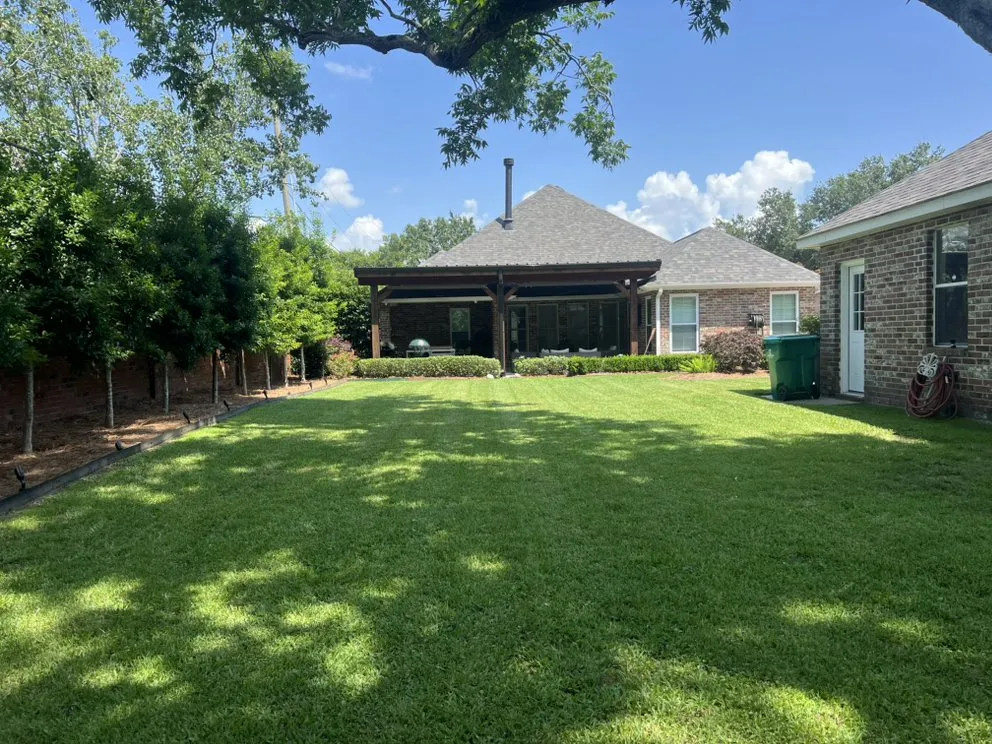 Top-rated yard maintenance experts serving Gretna, LA - Luis Lawn Care Services