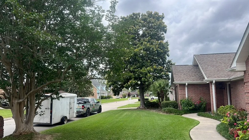 Reliable landscaping services in Gretna, LA by Luis Lawn Care Services