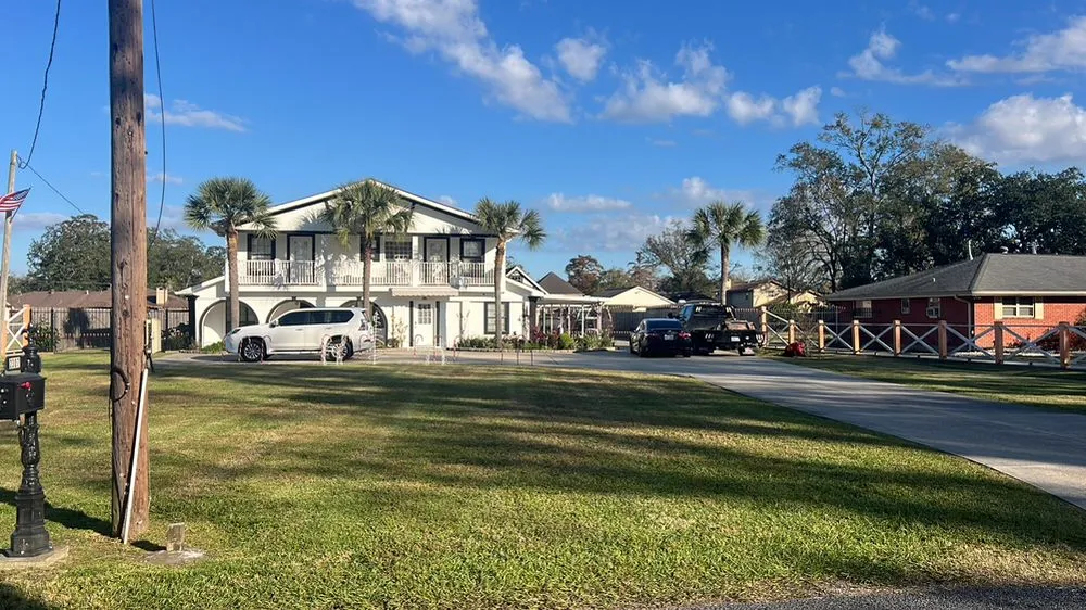 Affordable outdoor landscaping experts serving Gretna, LA - Luis Lawn Care Services