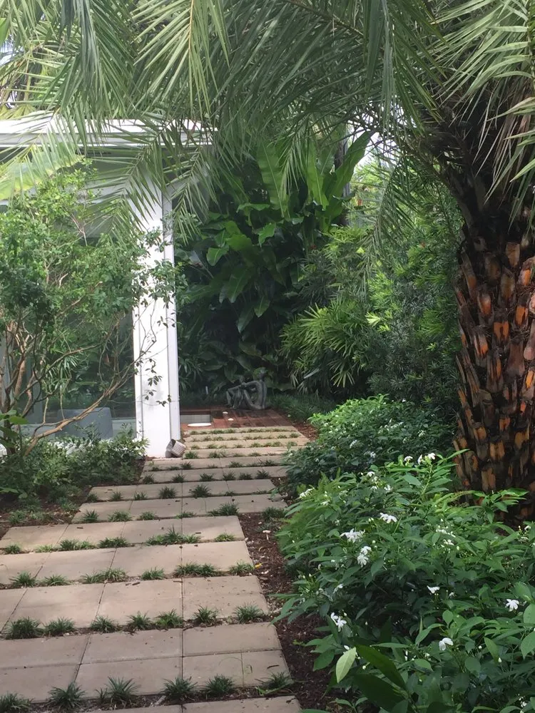 Trusted landscape design in Wilton Manors, FL by Luis Llenza Garden Designs