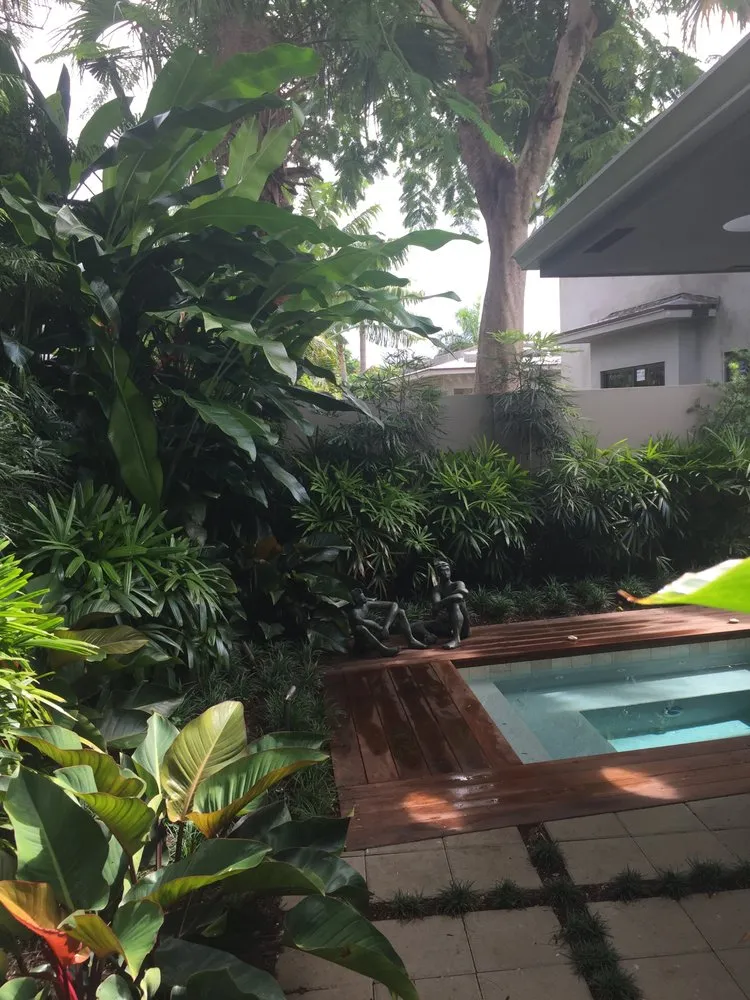 Reliable lawn care service experts serving Wilton Manors, FL - Luis Llenza Garden Designs