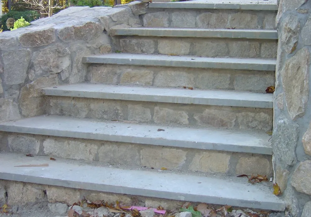 Affordable yard cleanup service for homes in Cortlandt, NY by Luis Masonry & Landscaping