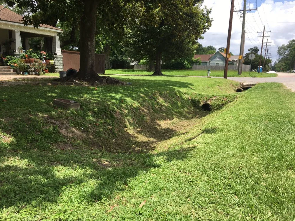 Top-rated garden landscaping in Beaumont, TX by Luis Zavala