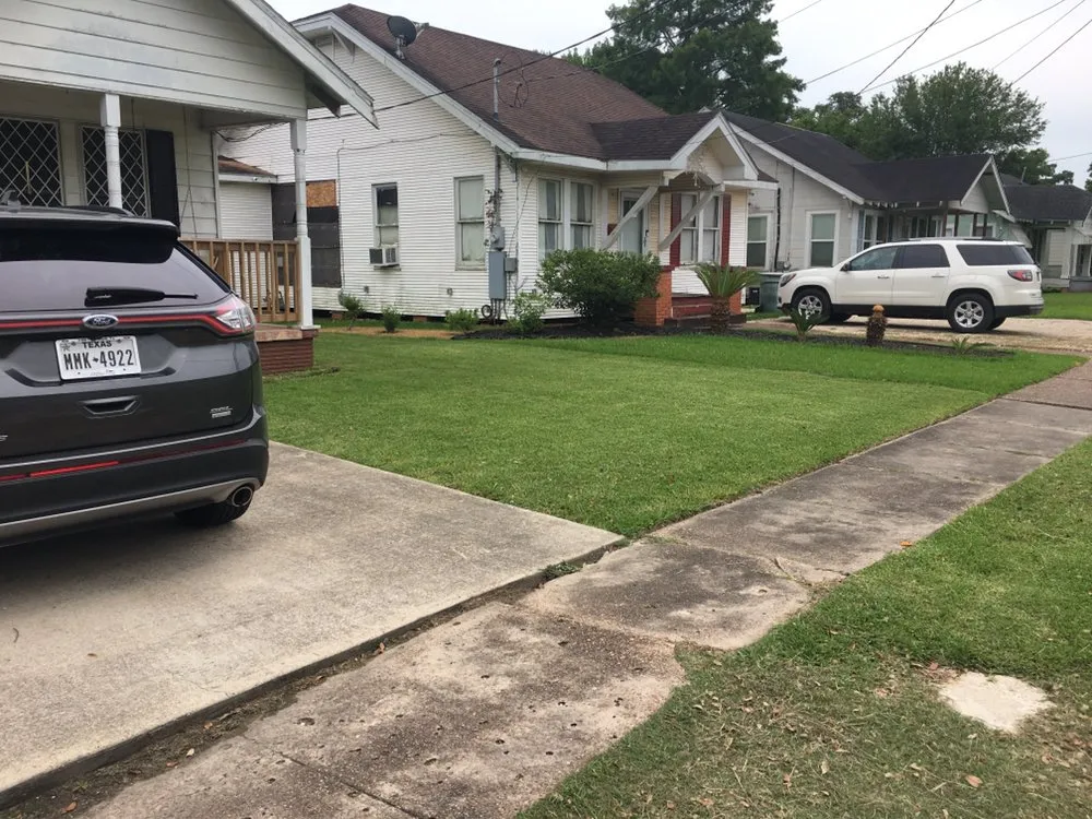 Affordable garden landscaping for homes in Beaumont, TX by Luis Zavala