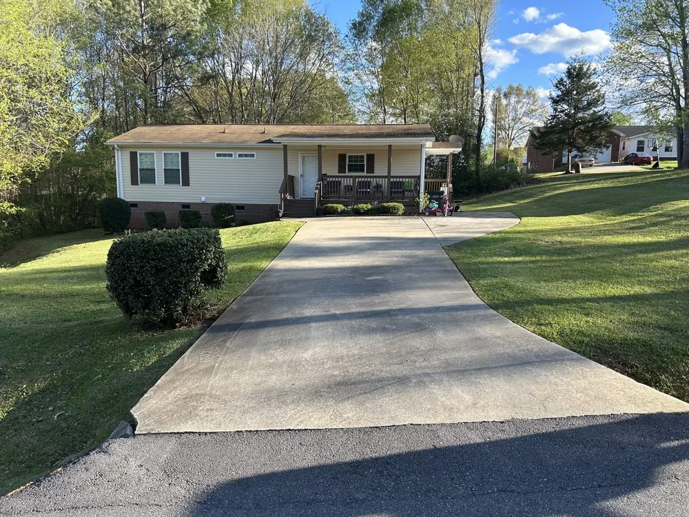 Affordable garden landscaping experts serving Pickens, SC - Luker’s Landscaping & Trash Pickup