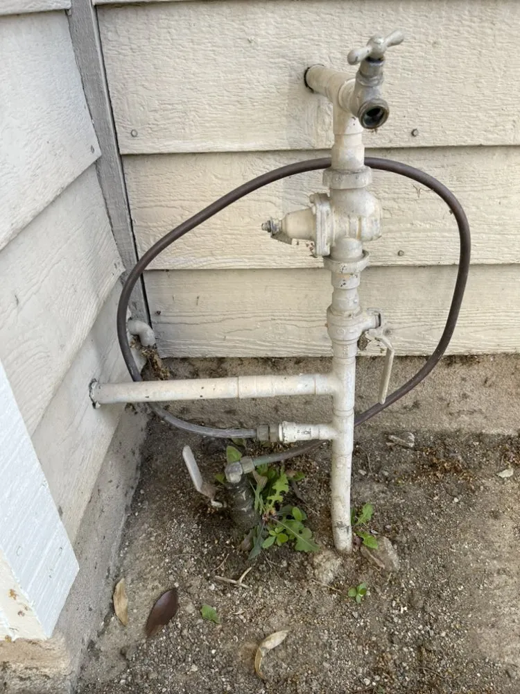 Professional yard maintenance in Riverside, CA - Luke's Landscaping