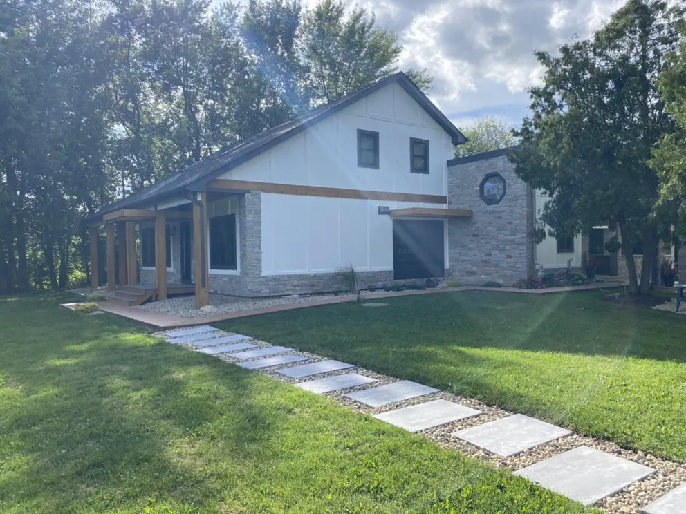 Professional lawn care service experts serving Wauconda, IL - Lumbreras Landscaping