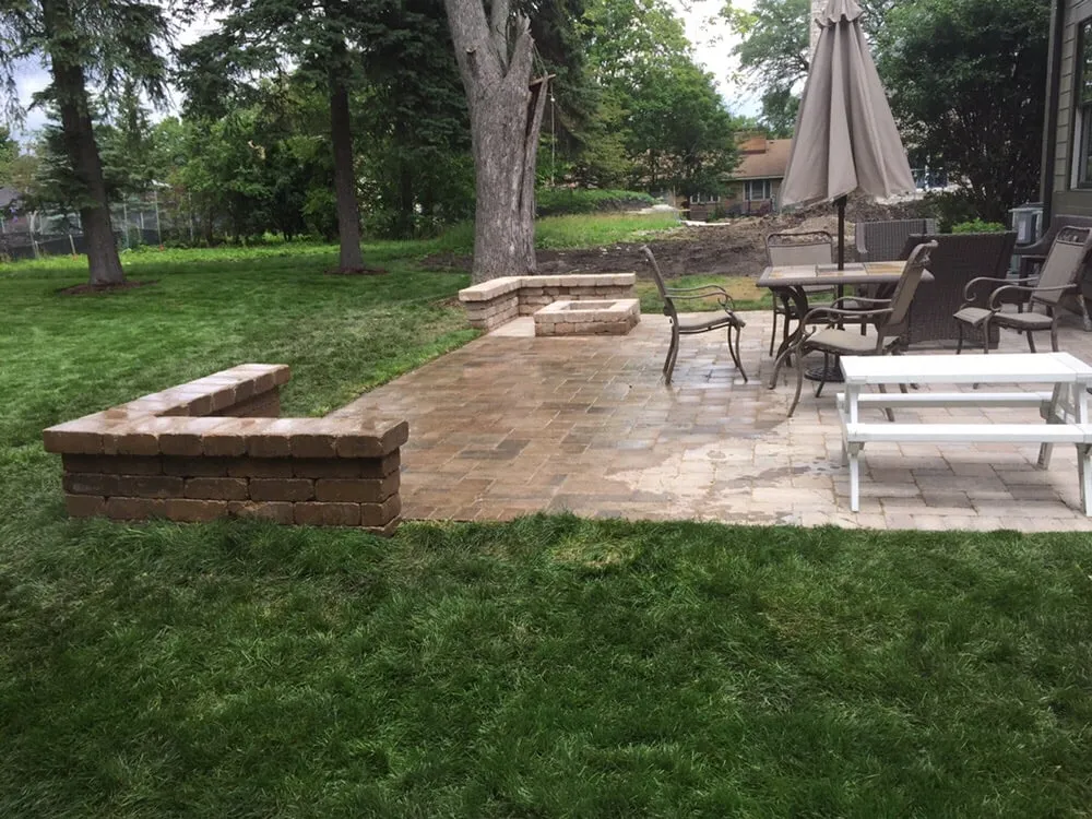 Reliable yard maintenance in Wauconda, IL - Lumbreras Landscaping