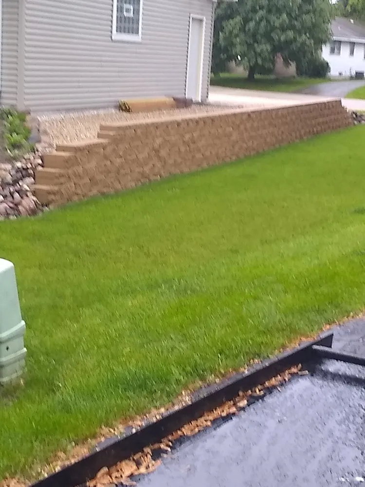 Local yard maintenance experts serving Racine, WI - Luna Brothers Landscaping
