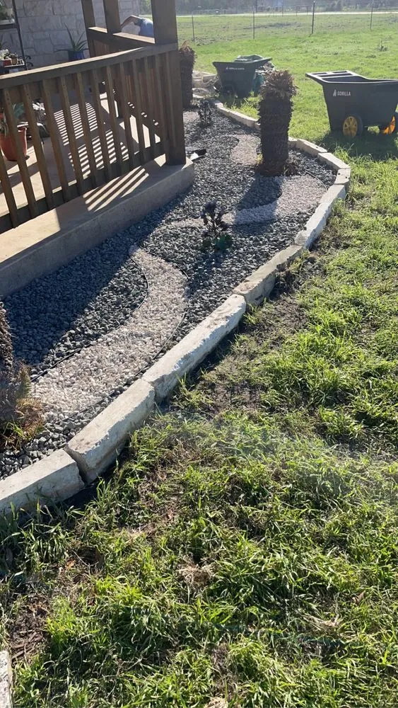Top-rated garden landscaping in Floresville, TX - Luna Landscape and Lawn Service