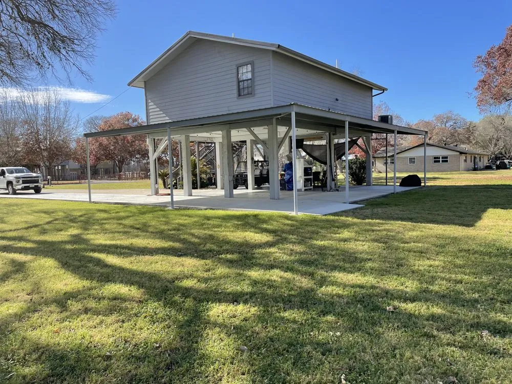 Local outdoor landscaping experts serving Floresville, TX - Luna Landscape and Lawn Service