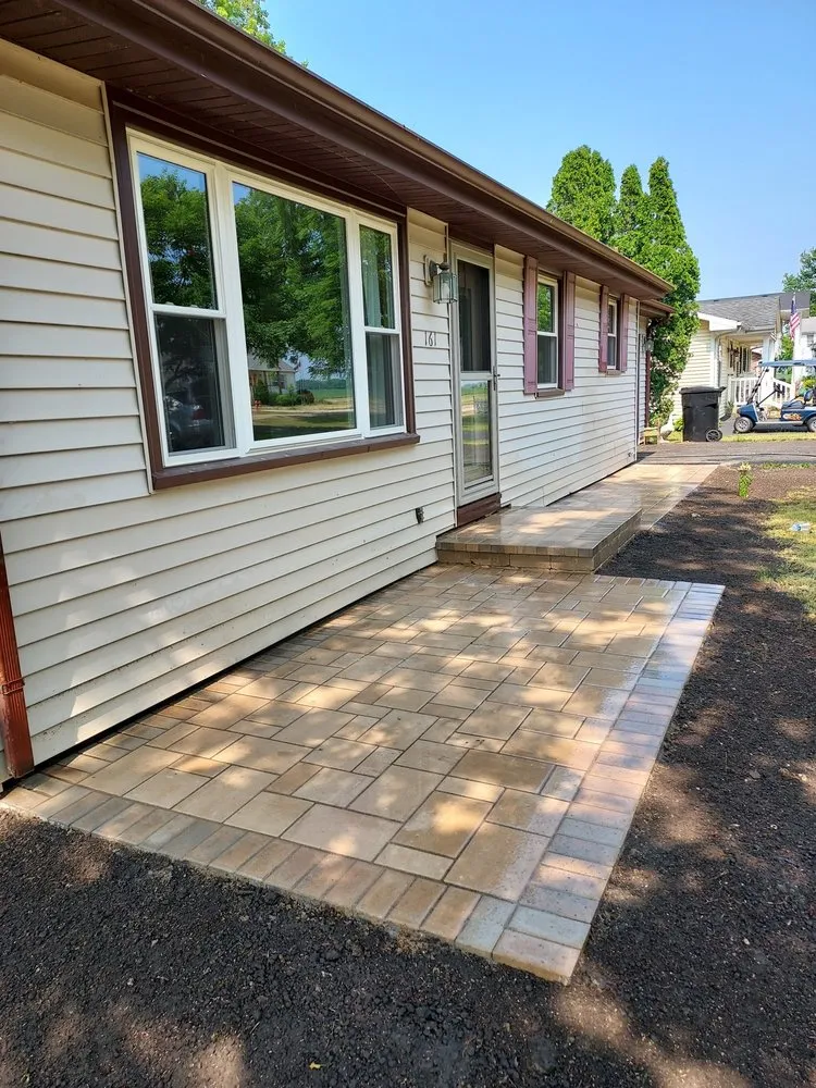 Local yard cleanup service for homes across Kankakee, IL - Luna Landscaping & Concrete