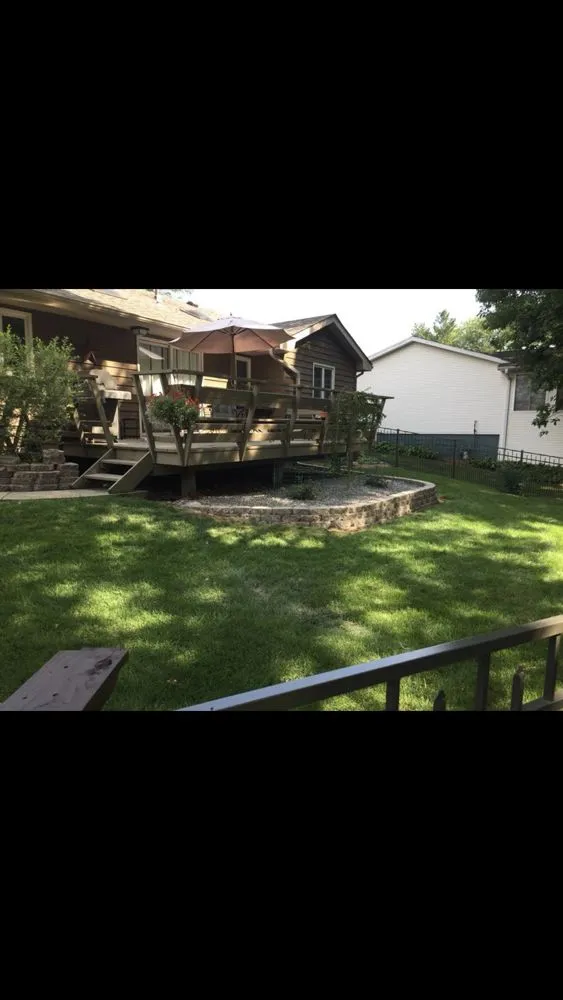 Reliable lawn care service in Kankakee, IL by Luna landscaping