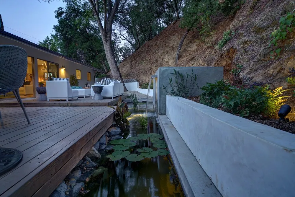 Affordable outdoor landscaping for homes in Los Angeles, CA by Lunaquatic