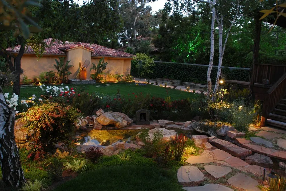 Custom outdoor landscaping experts serving Los Angeles, CA - Lunaquatic