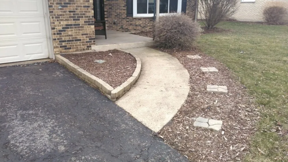 Trusted lawn care service for year-round maintenance across Des Plaines, IL - Lunar Landscaping