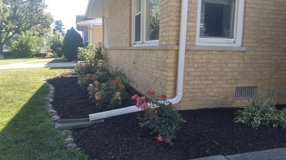 Trusted garden landscaping in Des Plaines, IL - Lunar Landscaping