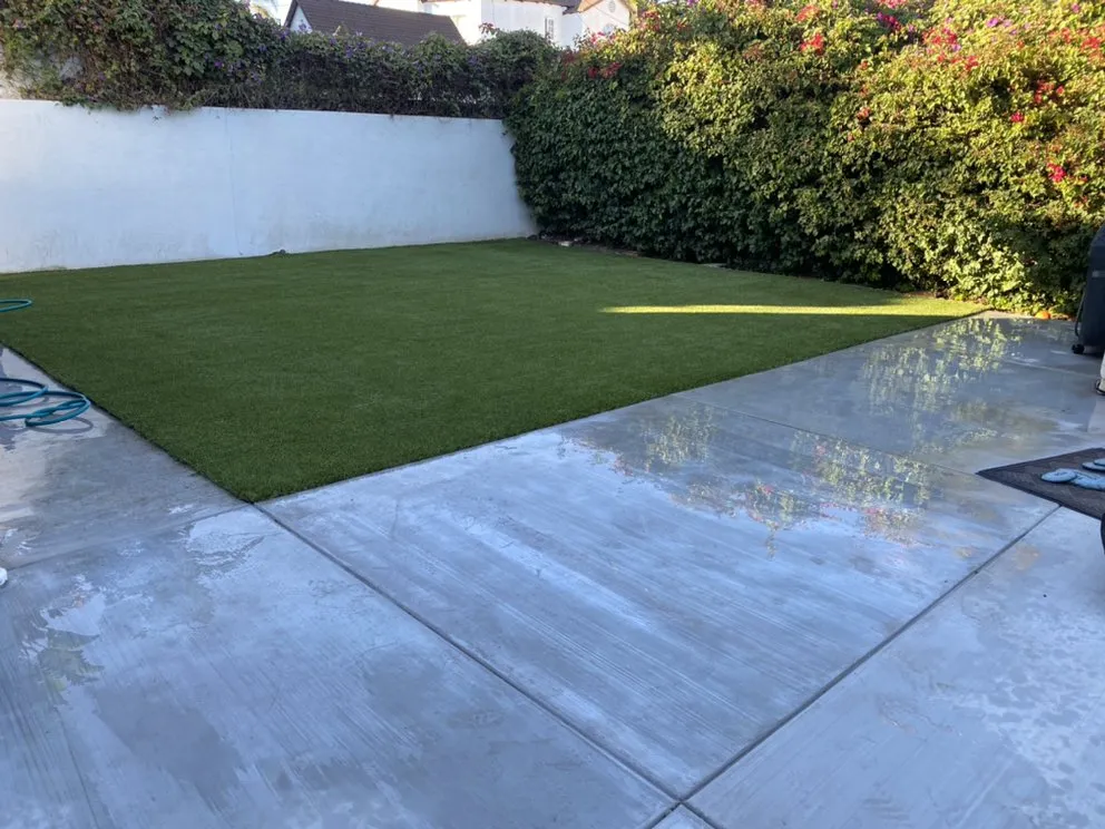 Reliable yard cleanup service experts serving San Fernando Valley, CA - Luna’s artificial grass