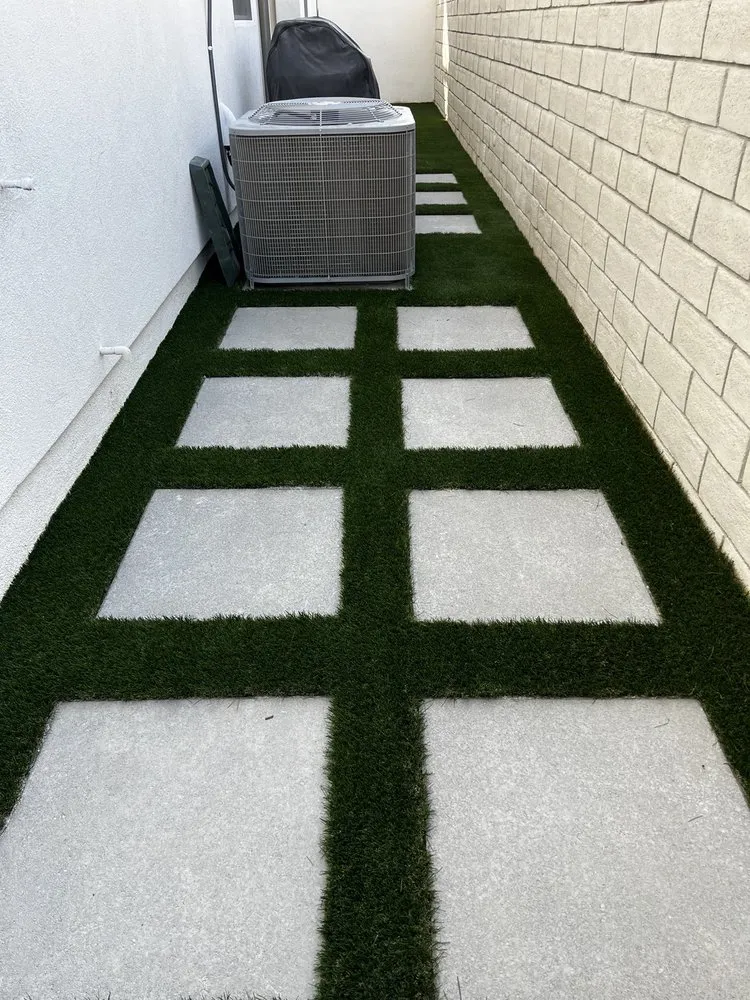 Affordable yard cleanup service for beautiful yards across San Fernando Valley, CA - Luna’s artificial grass