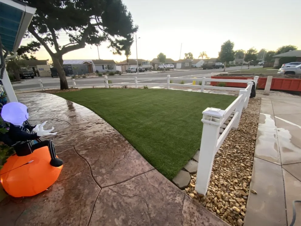 Professional outdoor landscaping in San Fernando Valley, CA by Luna’s artificial grass