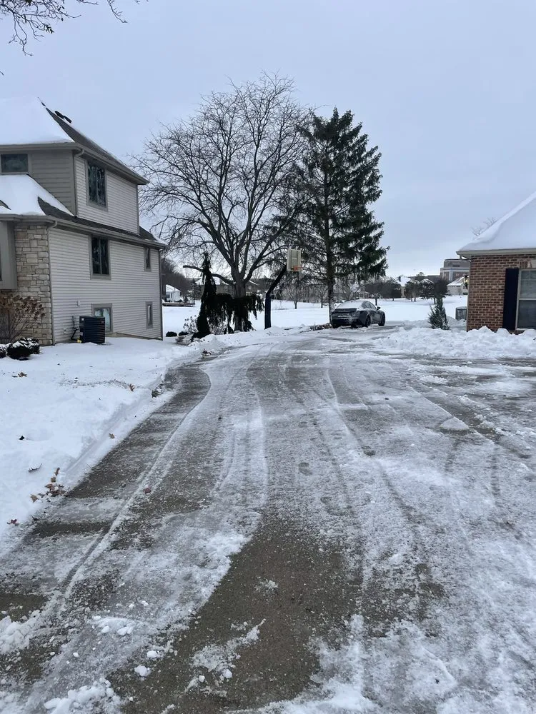 Professional yard cleanup service in Fort Wayne, IN by Luna’s Landscaping Lawn Care