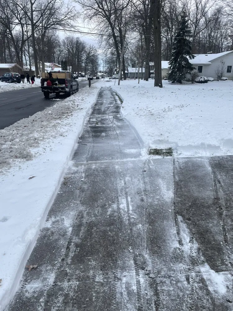 Affordable lawn care service in Fort Wayne, IN - Luna’s Landscaping Lawn Care