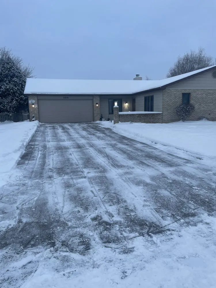 Affordable outdoor landscaping in Fort Wayne, IN by Luna’s Landscaping Lawn Care