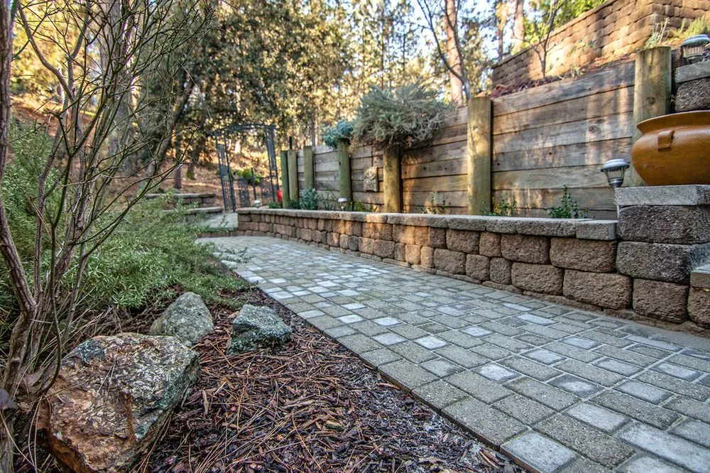 Reliable garden landscaping experts serving Penn Valley, CA - Luna's Landscaping