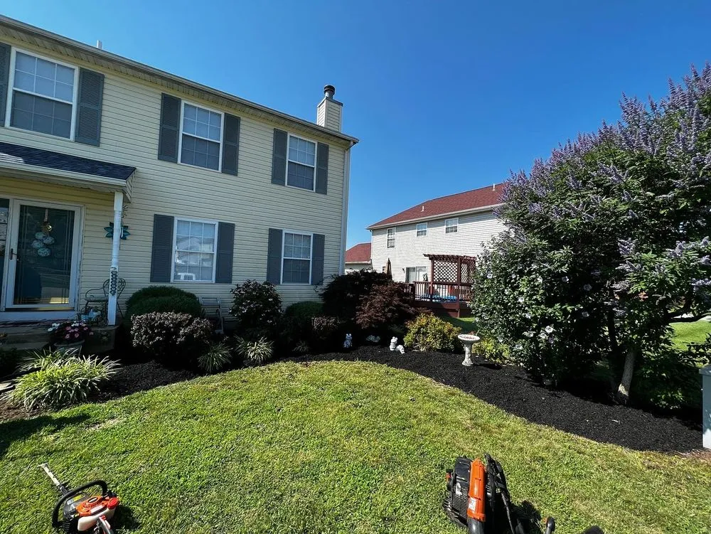 Top-rated lawn care service experts serving New Castle, DE - Luna’s Lawn Care