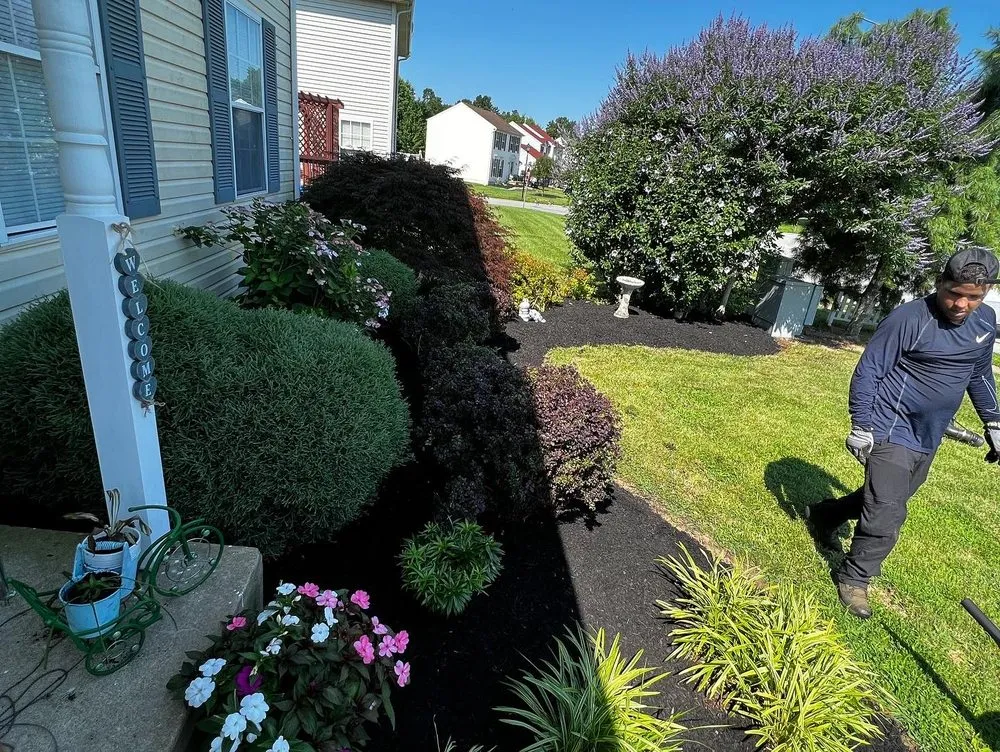 Professional garden landscaping in New Castle, DE by Luna’s Lawn Care