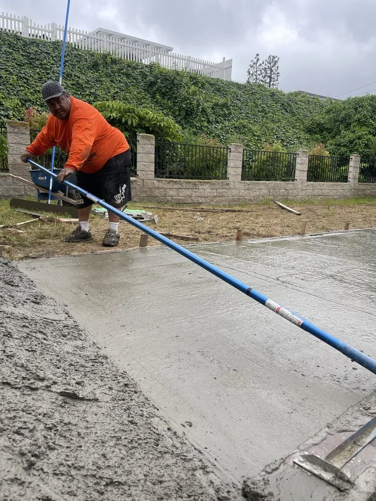 Affordable yard cleanup service in Fullerton, CA - Lunas services