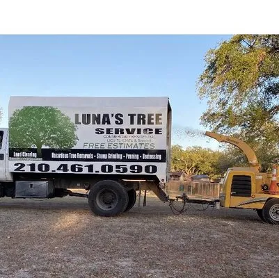 Luna's Tree Service Logo