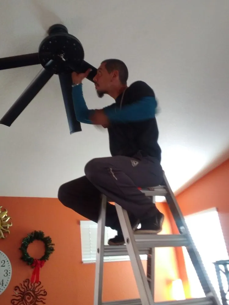 Reliable lawn care service experts serving Tucson, AZ - LunaVilla Maintenance And Services