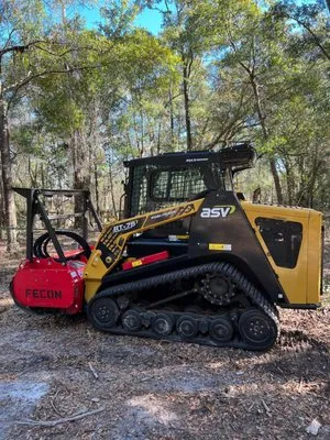 Lund's Tractor Service & Excavation Logo