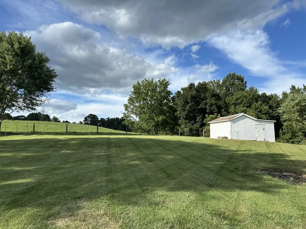 Affordable yard cleanup service experts serving Chuckey, TN - Lundy’s LawnCare