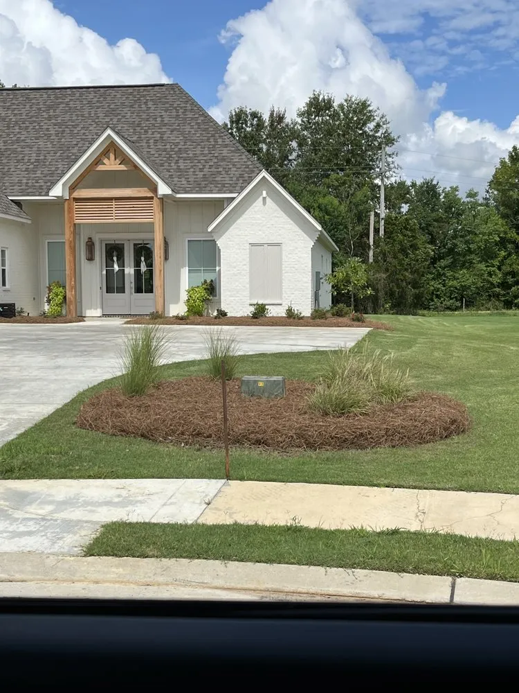Affordable residential landscaping for beautiful yards across Flora, MS - Lungrin’s Lawncare