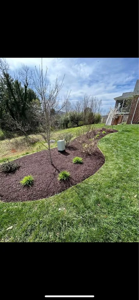 Professional outdoor landscaping for beautiful yards in Lyndhurst, VA by Lunsford Outdoor Innovations