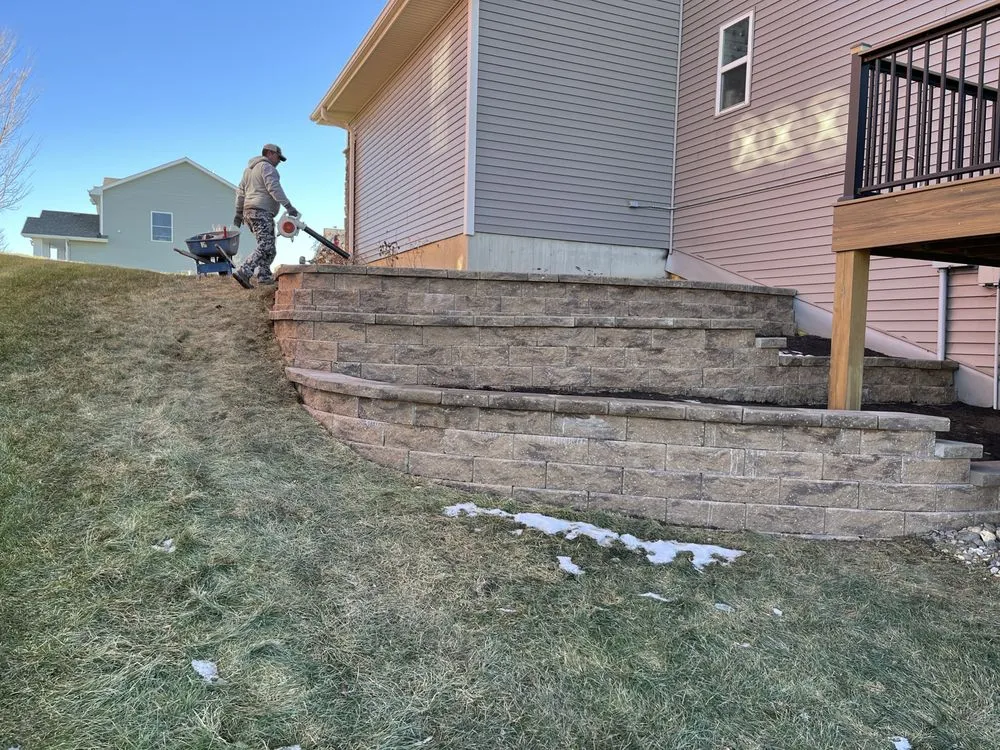 Top-rated yard cleanup service in Apple Valley, MN by Lupe’s Landscape